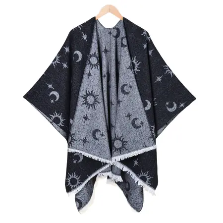 Jacquard Fringed Reversible Poncho – 130 × 150 cm detail