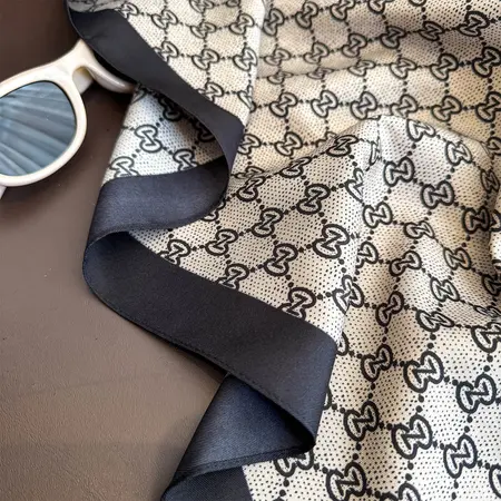 Twill Silk Plaid Scarf Shawl – 90 × 90 cm detail