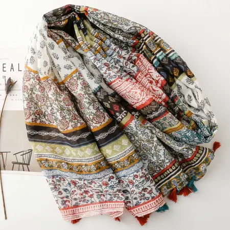 Geometric Fringed Scarf Shawl – 180 × 88 cm detail