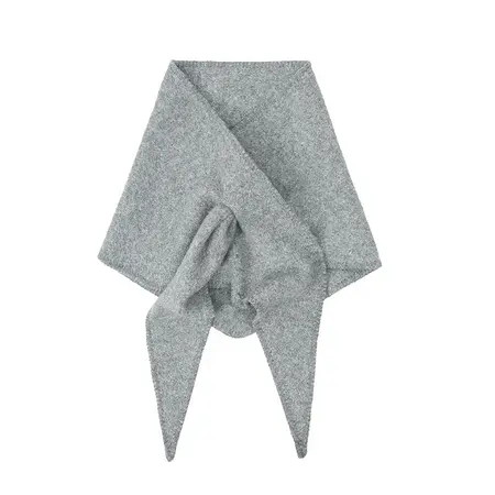 Knit Scarf Shawl – Side lengths: 95 × 95 × 160 cm detail