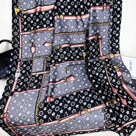 Geometric Scarf Shawl – 90 × 180cm detail