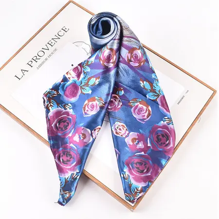 Vintage Scarf Shawl – 90 × 90 cm detail
