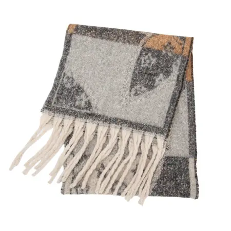 Floral Jacquard Scarf Shawl – 185 × 40 cm + 15 cm fringe; 280 g per scarf detail