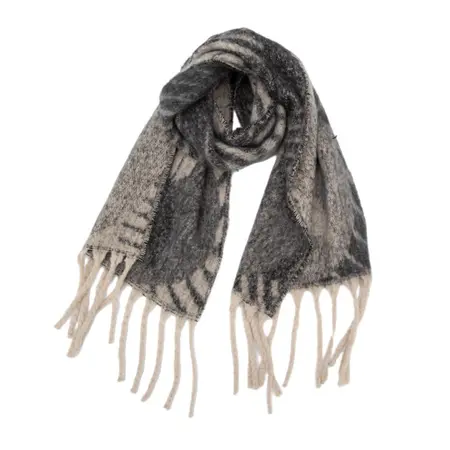 Jacquard Fringed Scarf Shawl – 185 × 40 cm + 15 cm fringe; 280 g per scarf detail