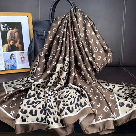 Geometric Leopard Print Printed Scarf Shawl – 90 × 180cm detail