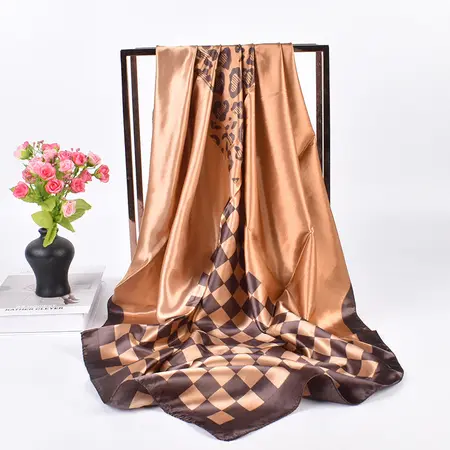 Plaid Scarf Shawl – 90 × 90 cm detail