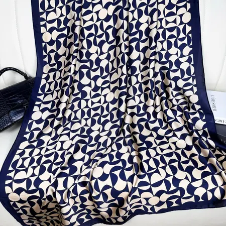 Silk Geometric Leopard Print Printed Scarf Shawl – 90 × 180cm detail