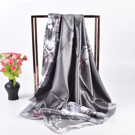 Floral Vintage Scarf Shawl – 90 × 90 cm detail
