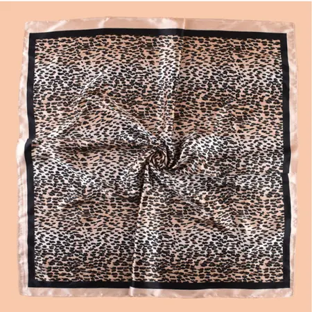 Gradient Leopard Print Printed Scarf Shawl – 90 × 90 cm detail