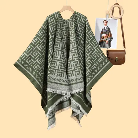 Women's Fringed Reversible Poncho – 130 × 150 cm detail