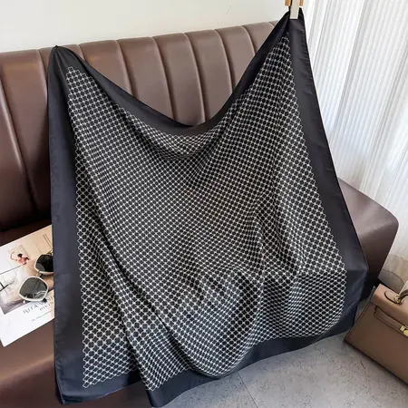 Scarf Shawl – 90 × 90 cm detail