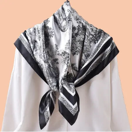 Scarf Shawl – 90 × 90 cm detail
