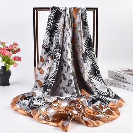 Floral Scarf Shawl – 90 × 90 cm detail