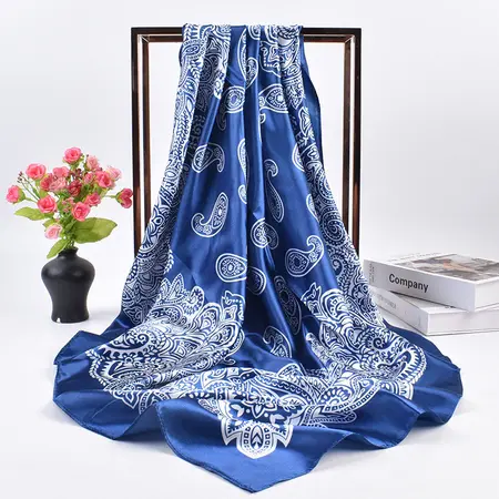Floral Scarf Shawl – 90 × 90 cm detail