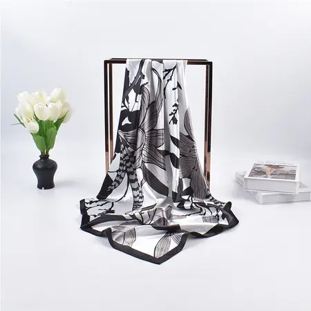Women's Floral Vintage Scarf Shawl – 90 × 90 cm detail