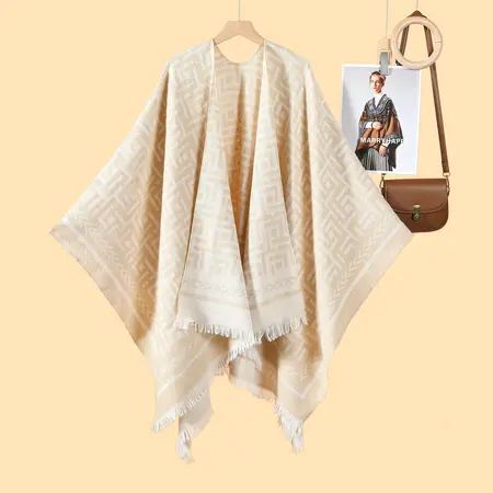 Women's Fringed Reversible Poncho – 130 × 150 cm detail