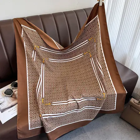 Scarf Shawl – 90 × 90 cm detail