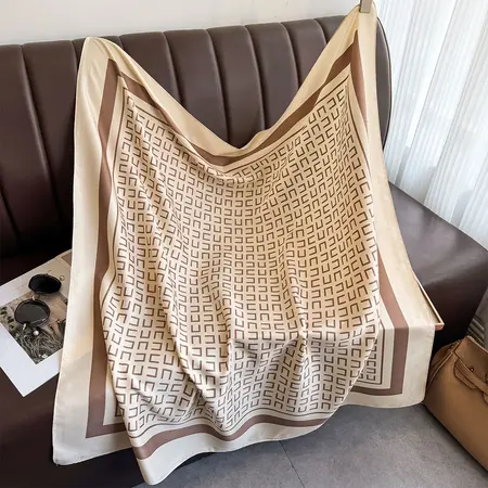 Scarf Shawl – 90 × 90 cm detail