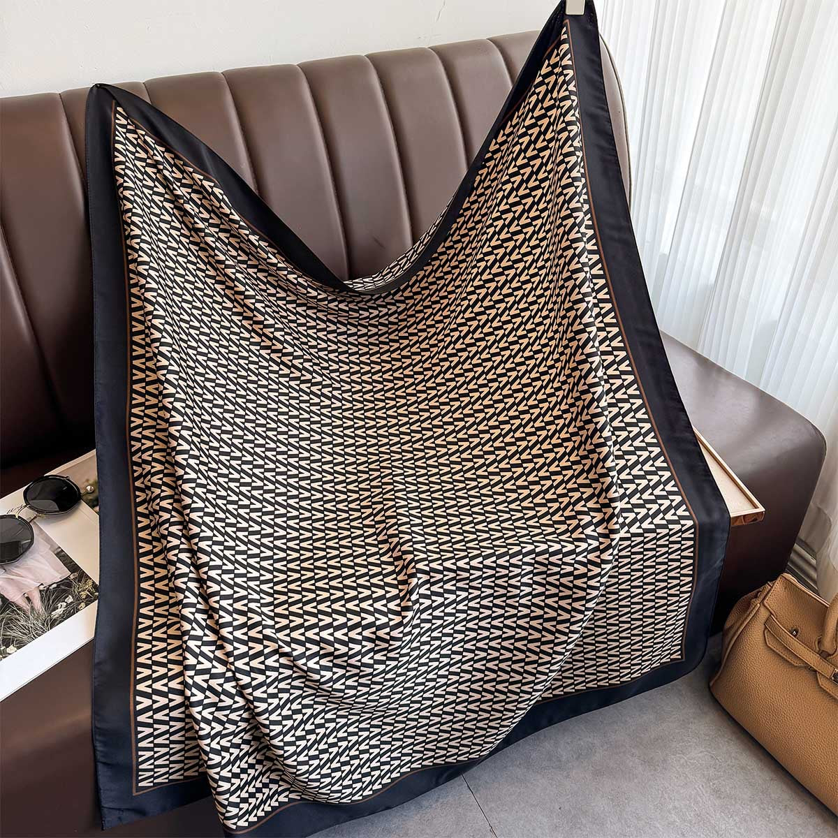 Simple and atmospheric design sense V letter arrangement printed square scarf Japanese and Korean retro high-end sense 90 twill silk scarf thin