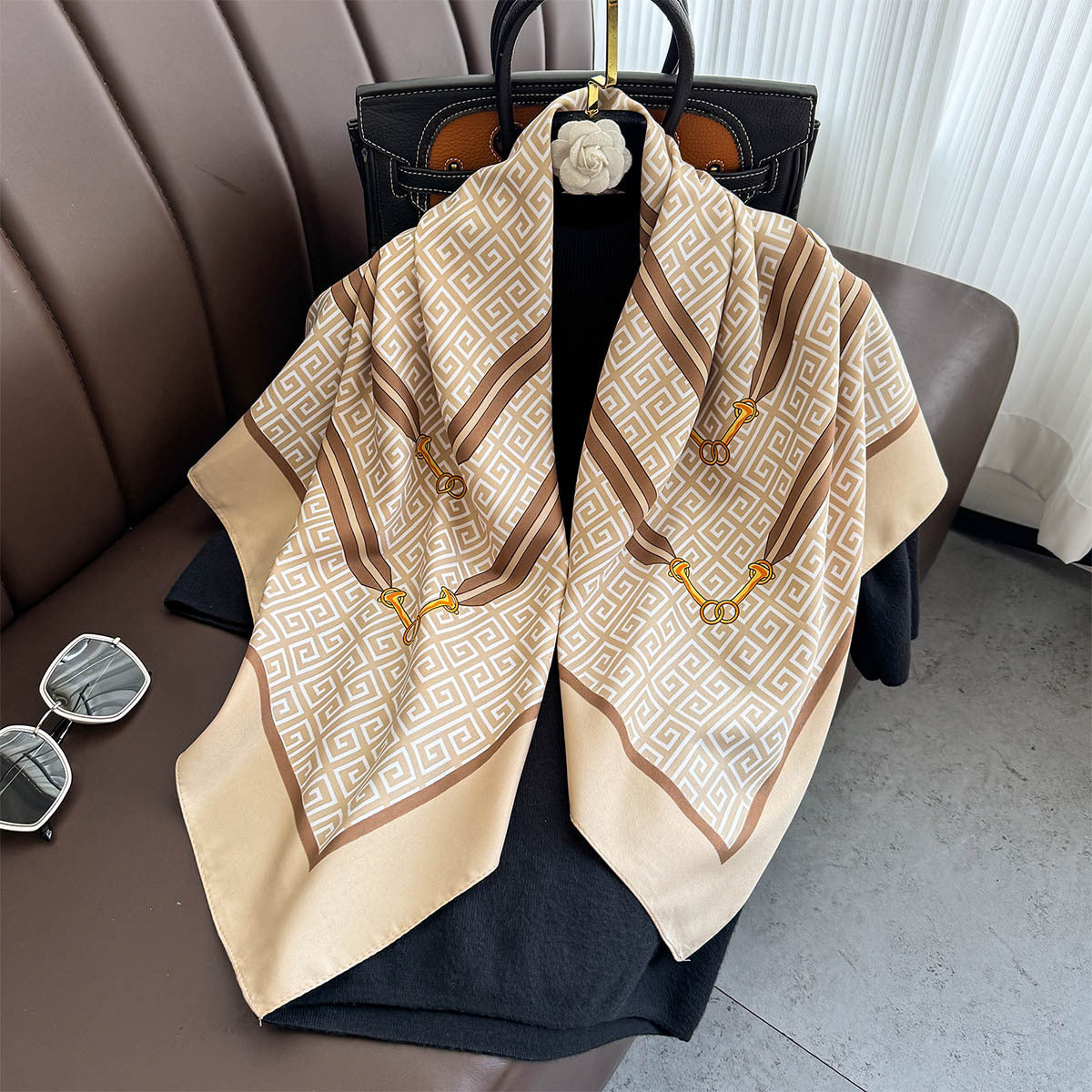 Korean version of the new spring and summer chain, letter large square scarf, high-end outer shawl decorative scarf, neck protection tide