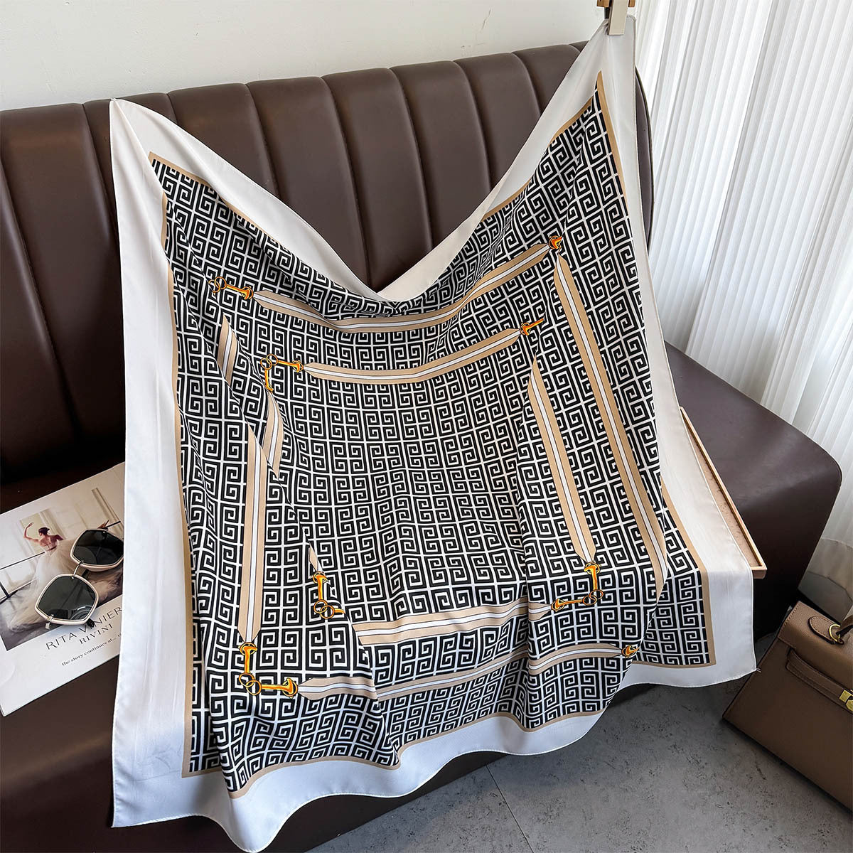 Korean version of the new spring and summer chain, letter large square scarf, high-end outer shawl decorative scarf, neck protection tide