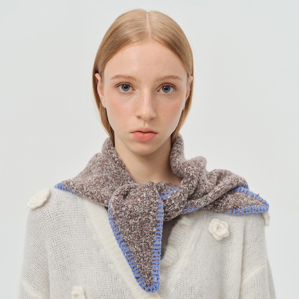 Wool blended flower-clipped knitted triangle scarf women's autumn and winter retro edge-locked warm wool small scarf scarf