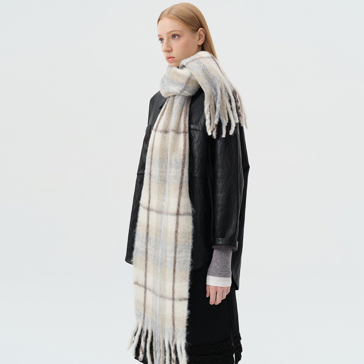 Niche wool blended light beige plaid scarf women's thickened Korean baidai wool scarf ins cross-border