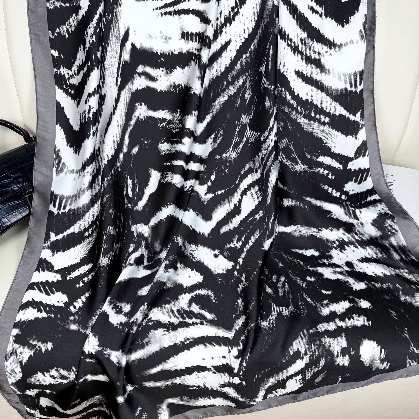 European and American fashion leopard print long silk scarf, spring, summer and autumn travel vacation sunscreen shawl beach towel headscarf