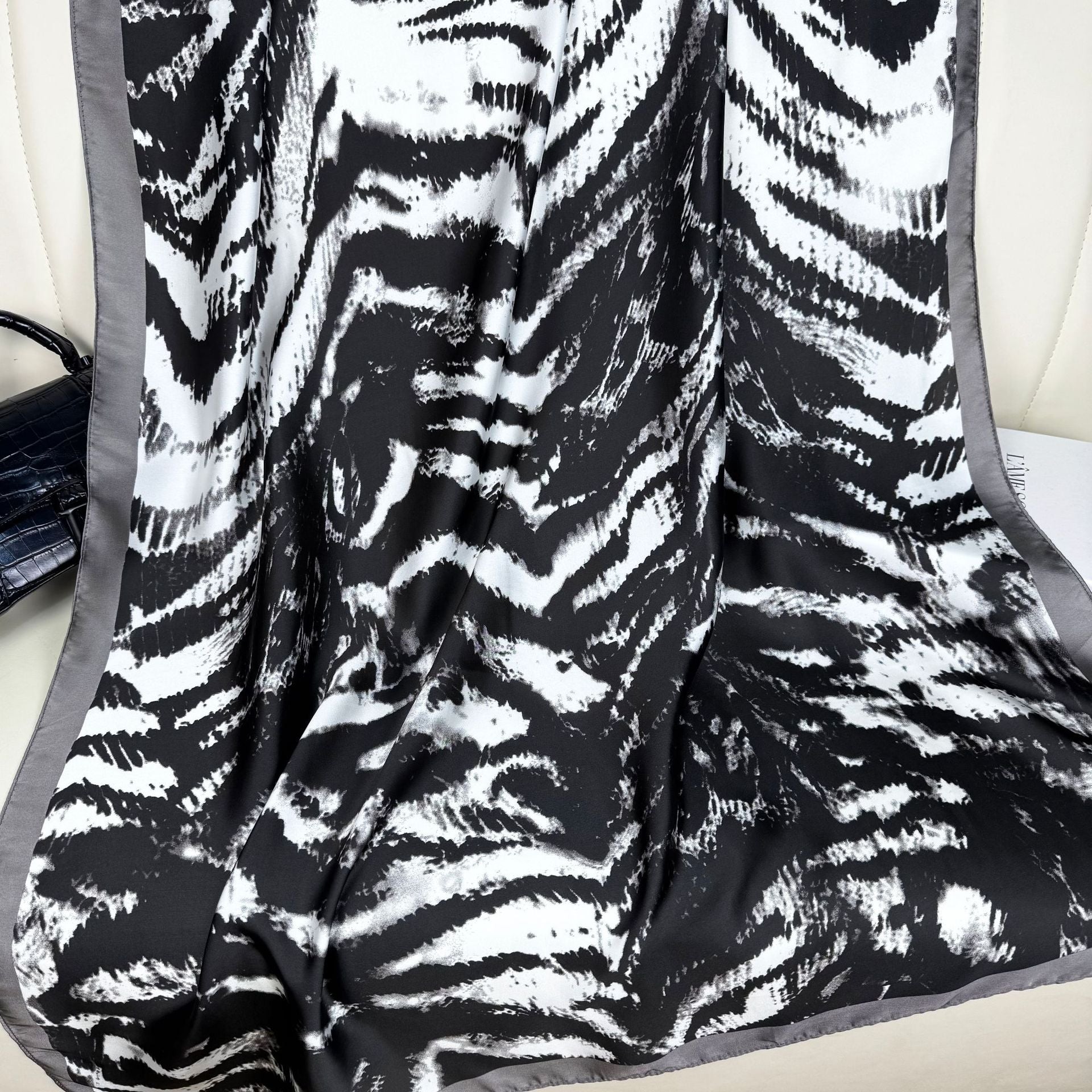 European and American fashion leopard print long silk scarf, spring, summer and autumn travel vacation sunscreen shawl beach towel headscarf