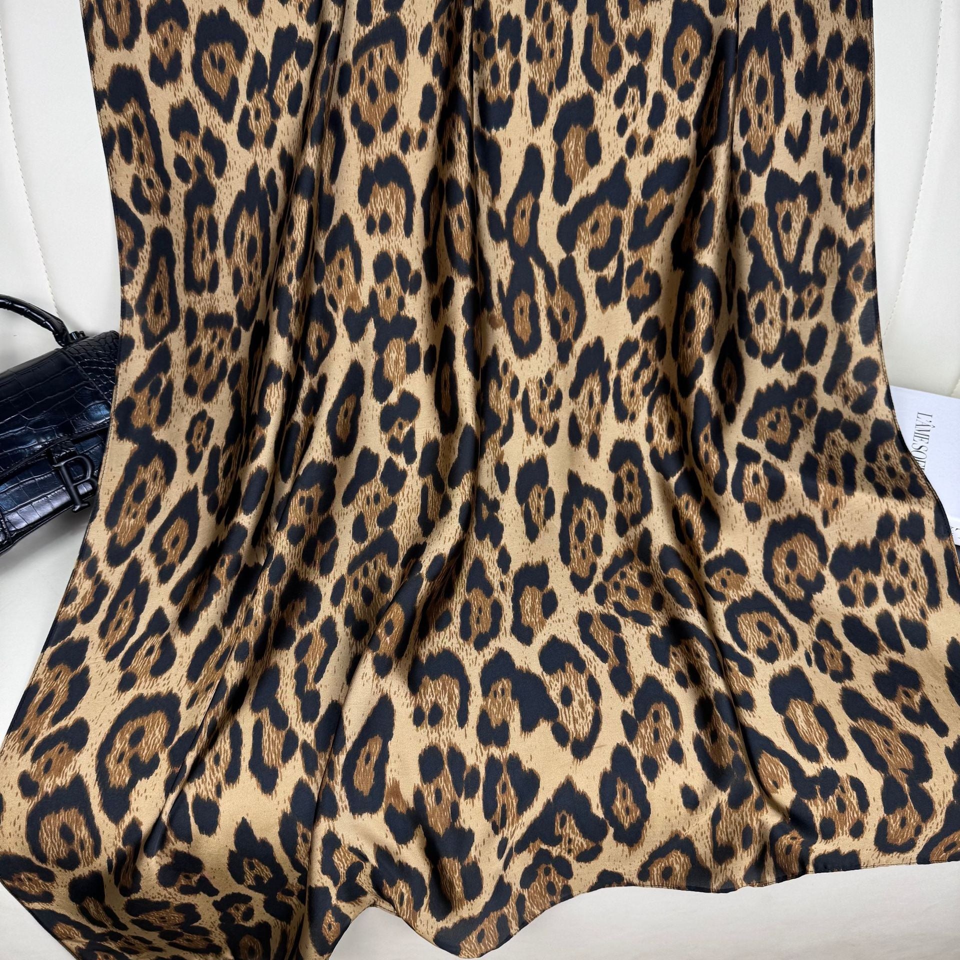 European and American fashion black and white leopard print texture printing long silk scarf, Korean version of versatile women's decorative outer shawl, scarf