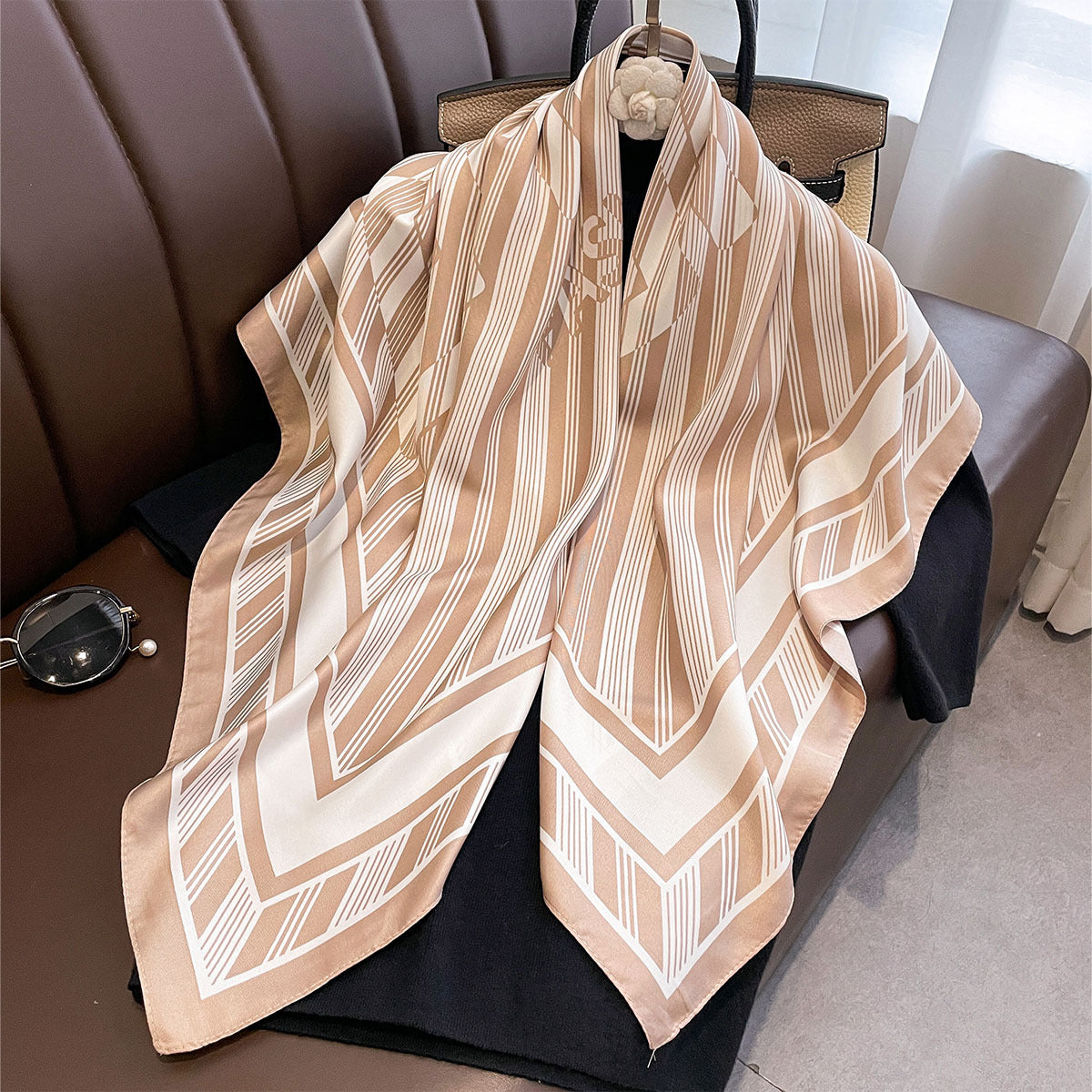 Autumn Fashion Simple Striped Letter 90CM Large Square Towel Ladies Commuting Daily Neck Protection Air Conditioning Room Shawl