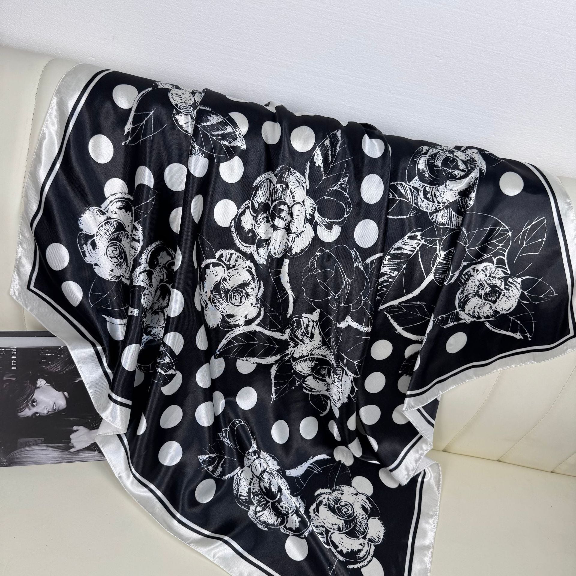 Simple and elegant plant flower flower, satin 90 square scarf, high-end women's headscarf with hand gift silk scarf