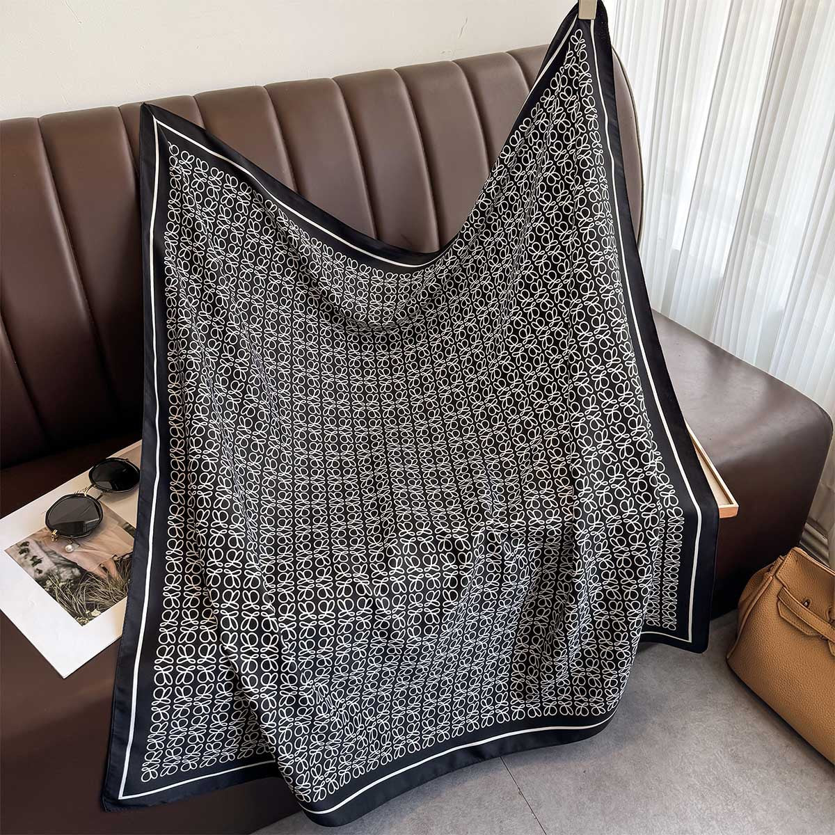 New high-quality twill fabric large square scarf spring and summer travel sunscreen shawl professional scarf versatile foreign style