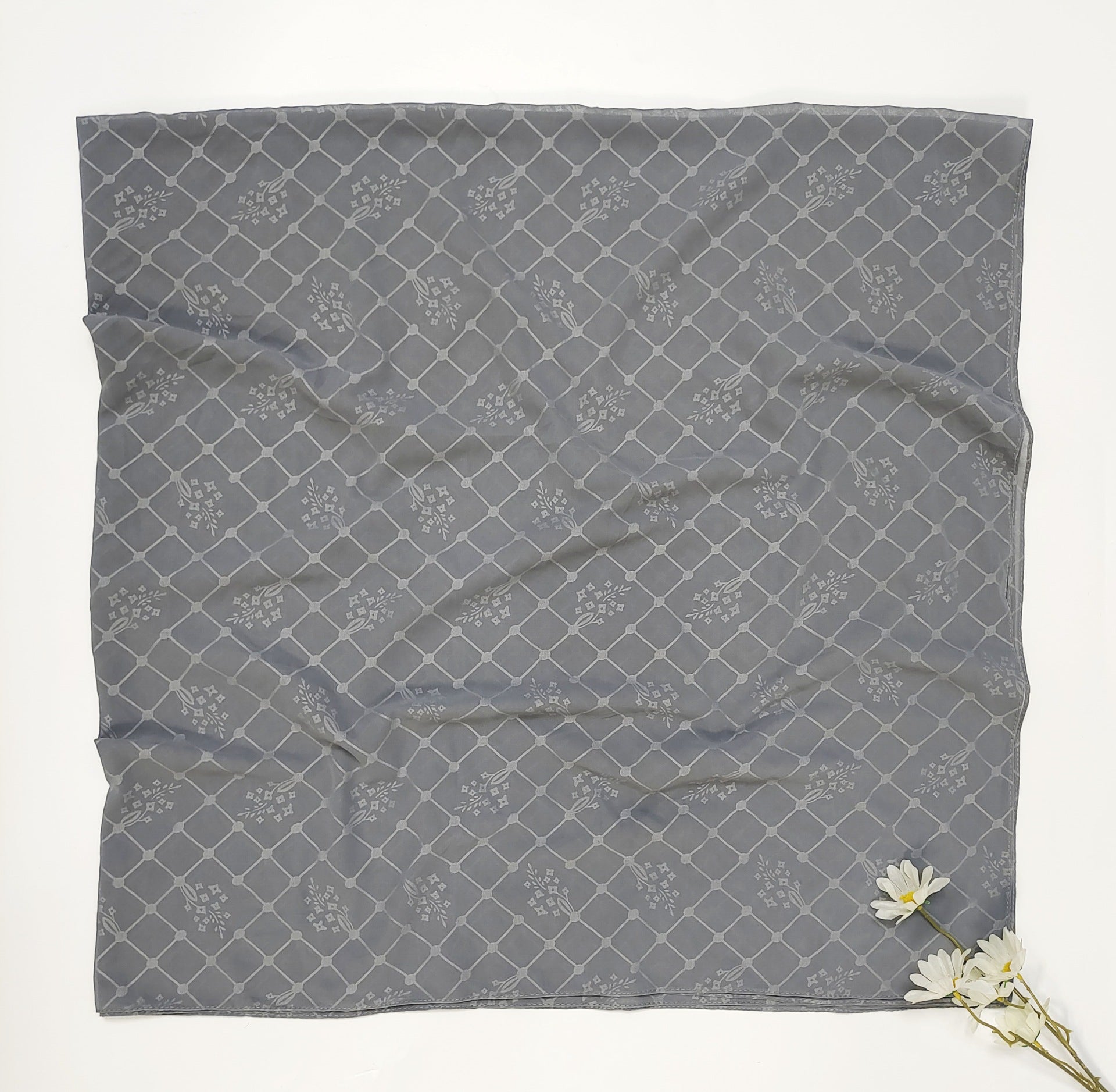 Customized various sizes Chiffon cotton polyester long scarf Square scarf Embossed printing Middle East headscarf