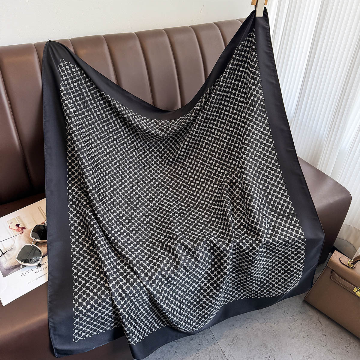 Spring and summer new light luxury temperament commuting large square scarf women's fashion versatile professional decoration scarf air-conditioned room shawl