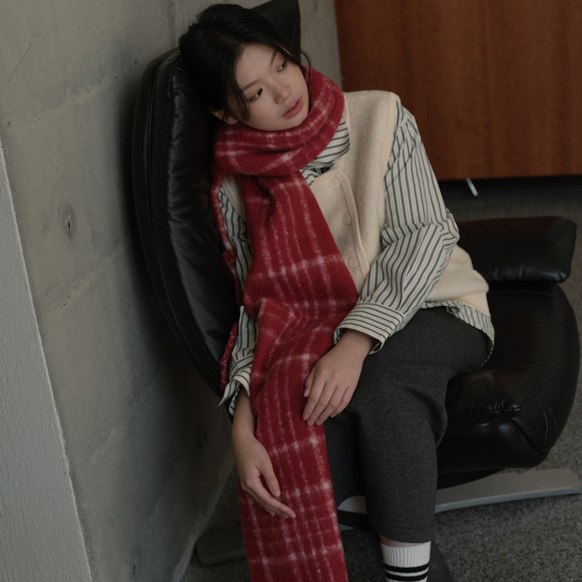 Designer with 40 wool retro Ankara red plaid scarf women's winter atmosphere wool scarf Korean version