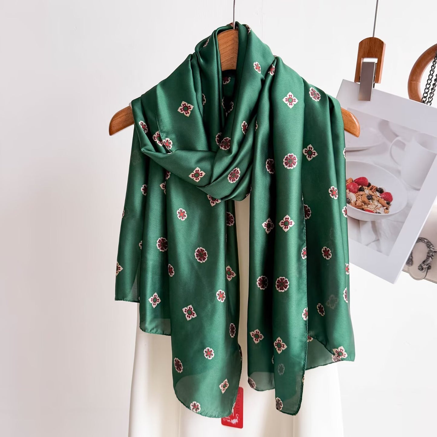 Simple and elegant, versatile small floral Duoli brocade long silk scarf, spring and summer travel vacation with sunscreen shawl