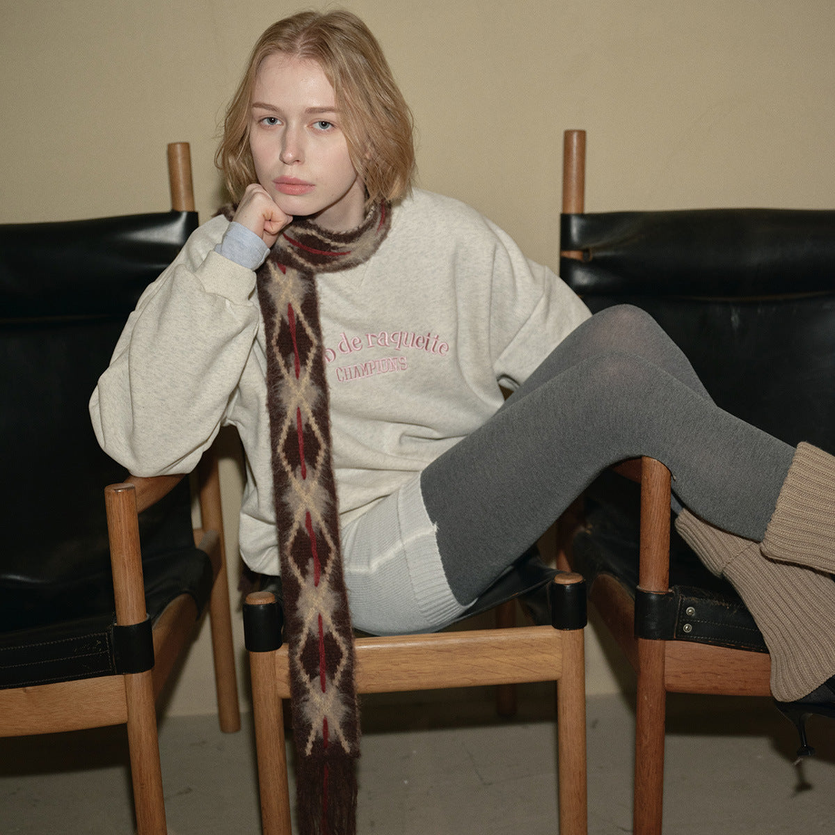 Designer show hand-threaded rhombus-shaped knitted thin and narrow small scarf women's winter style decorative brushed scarf