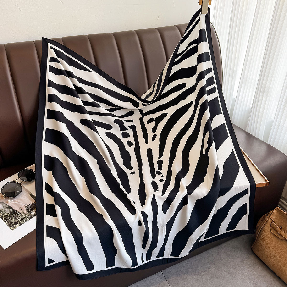 Classic fashion big zebra pattern printed twill silk scarf scarf European and American fashion versatile women's scarf scarf scarf tide