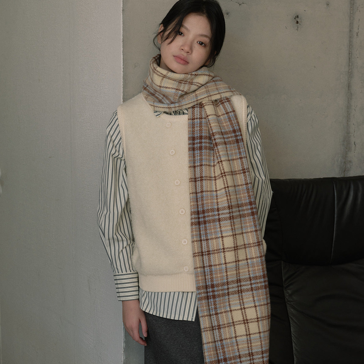 Designer Classic Beige Oatmeal Latte Plaid Scarf Female Autumn and Winter Student Soft Warm Wool Scarf