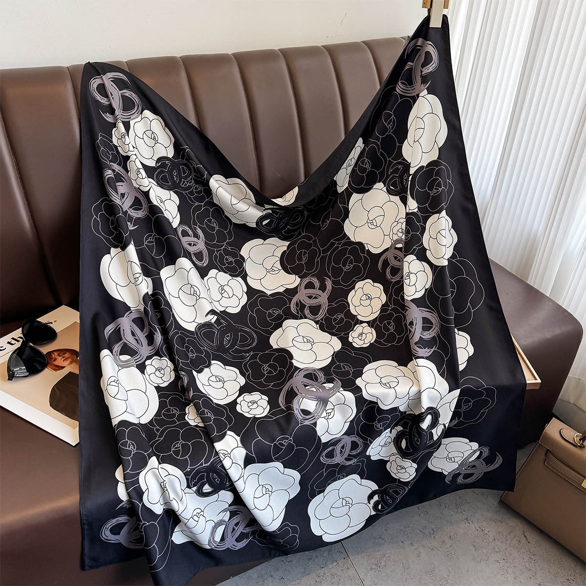 New Xiaoxiangfeng Camellia Printed Silk Scarf 90cm Twill Large Square Scarf Premium Sunscreen Shawl Headscarf Female Tide