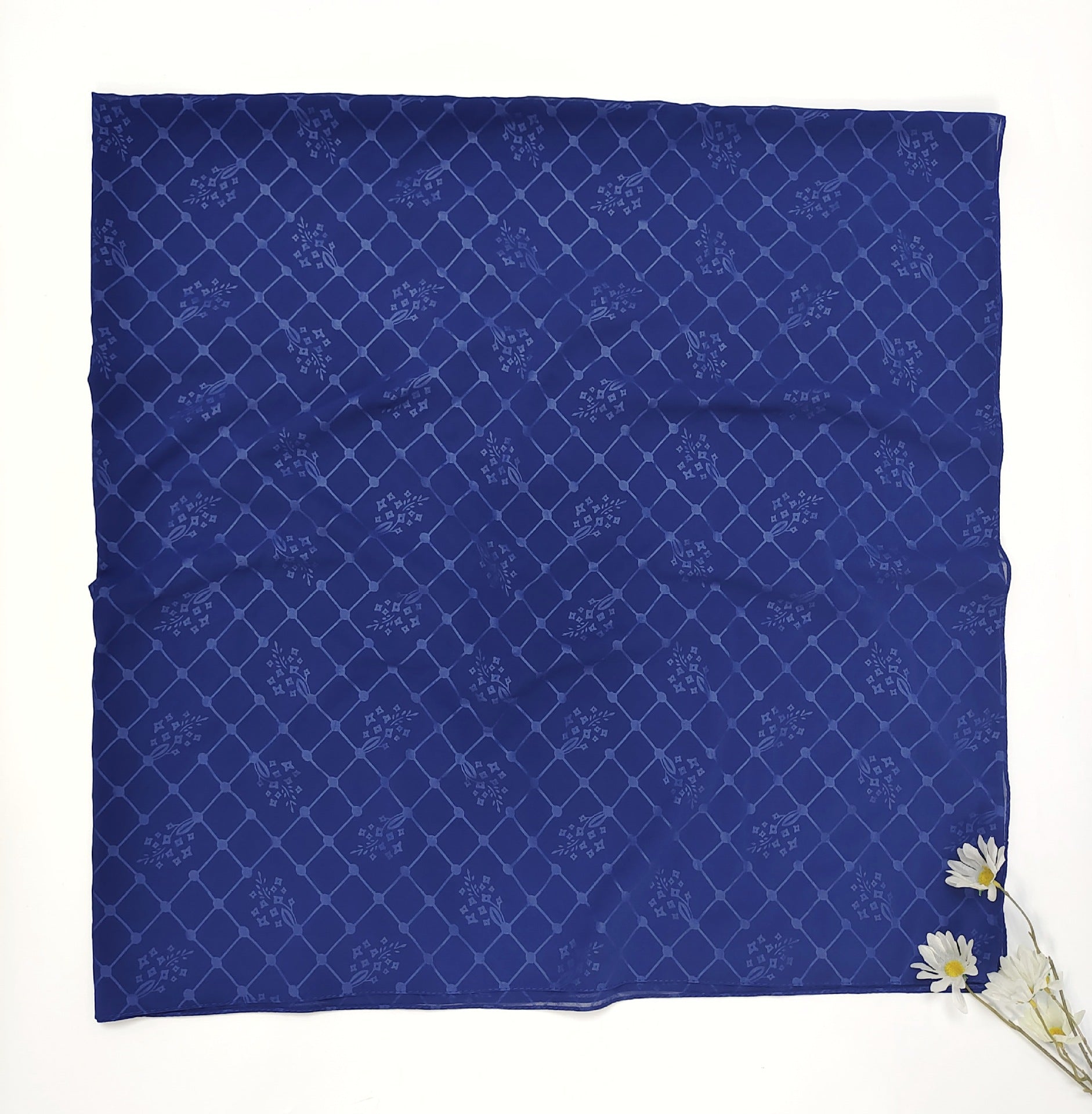 Customized various sizes Chiffon cotton polyester long scarf Square scarf Embossed printing Middle East headscarf