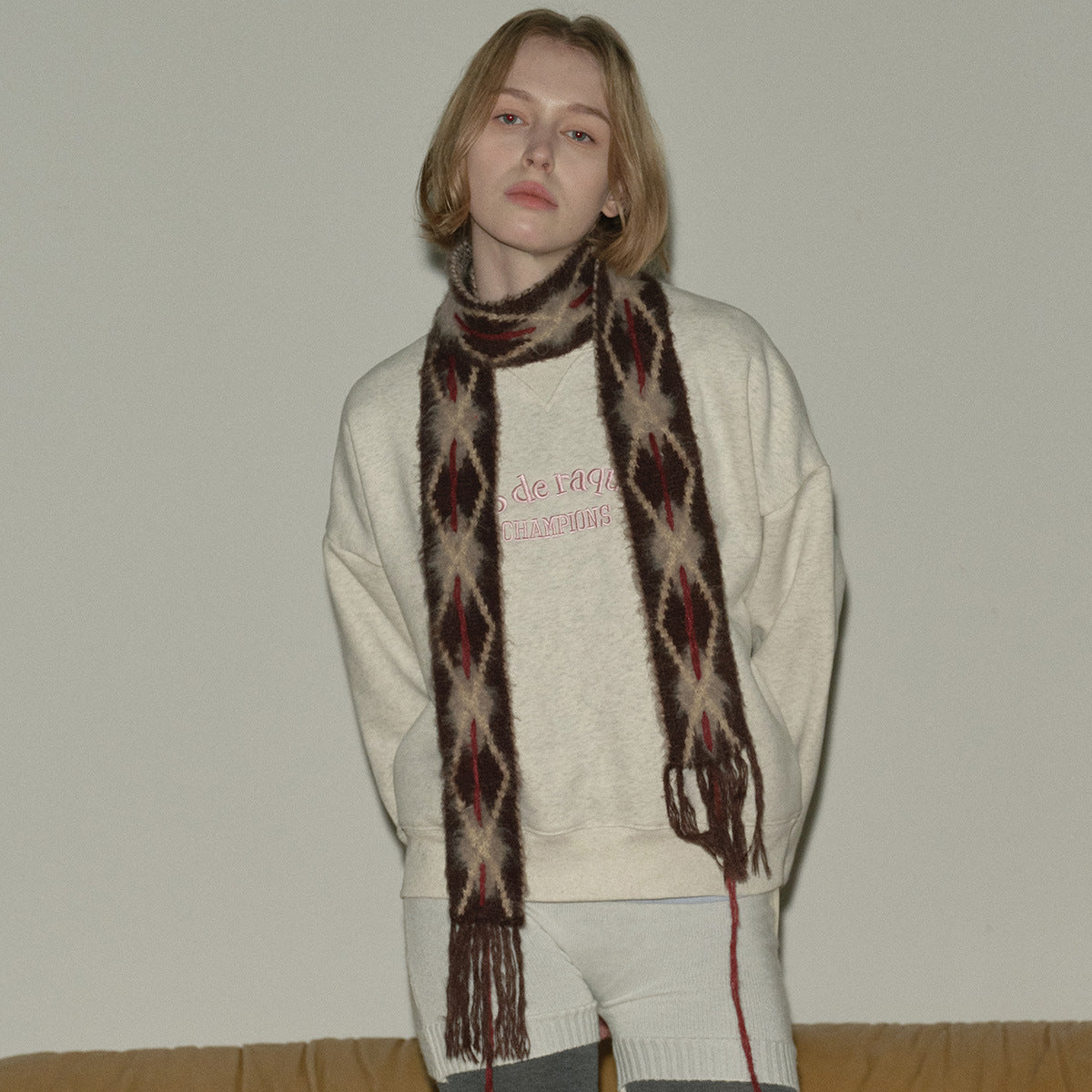 Designer show hand-threaded rhombus-shaped knitted thin and narrow small scarf women's winter style decorative brushed scarf