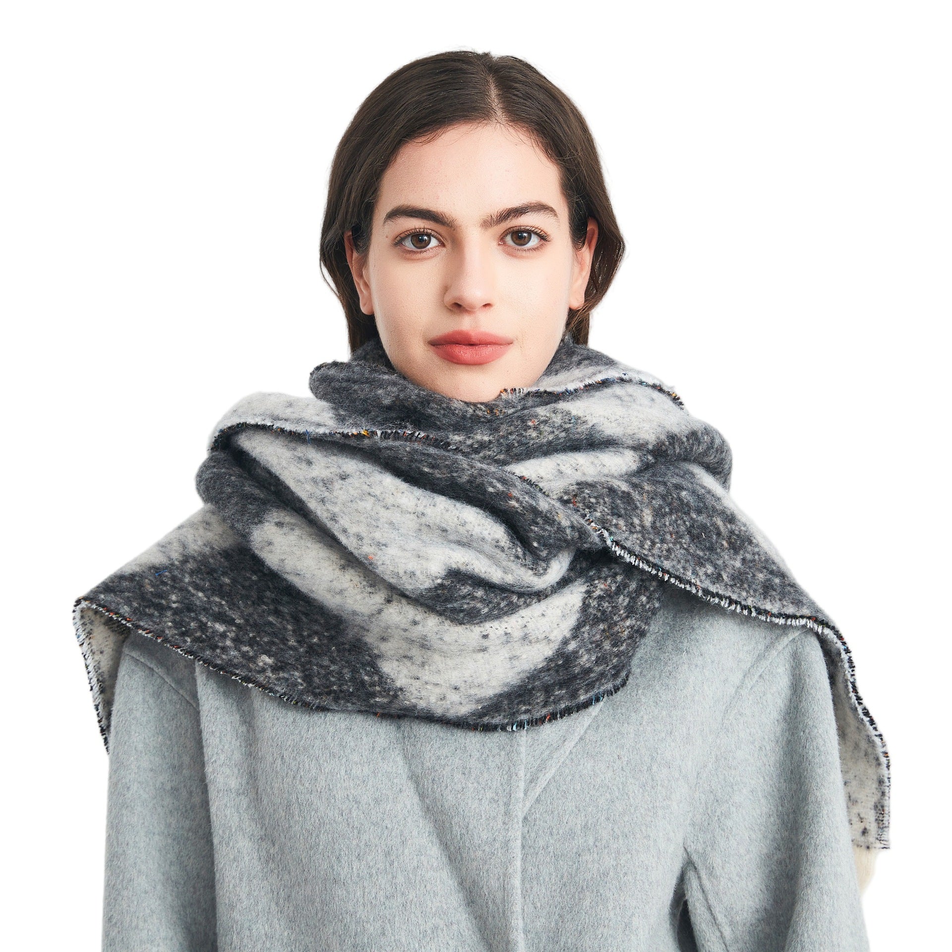 2025 new European, American autumn and winter circle yarn jacquard rhombus fringed scarf