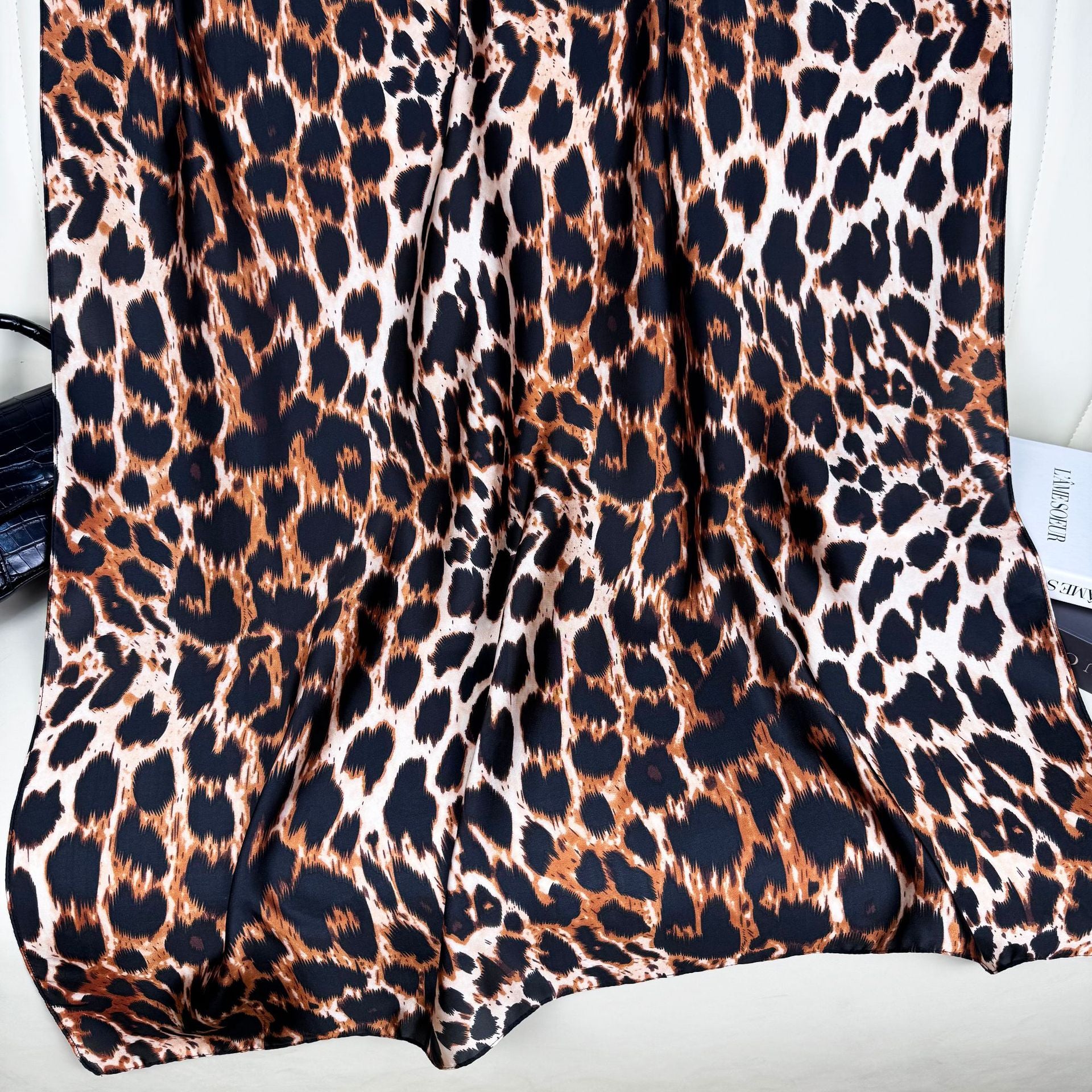 Hot-selling new leopard print brocade long towel, European and American fashion popular versatile sunscreen shawl, headscarf