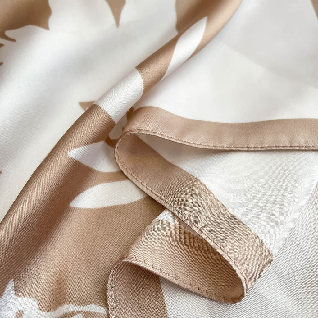 Spring and Summer New Printed Silk Scarf Women's 70 * 70cm Square Scarf Travel Neck Sunscreen Silk Scarf