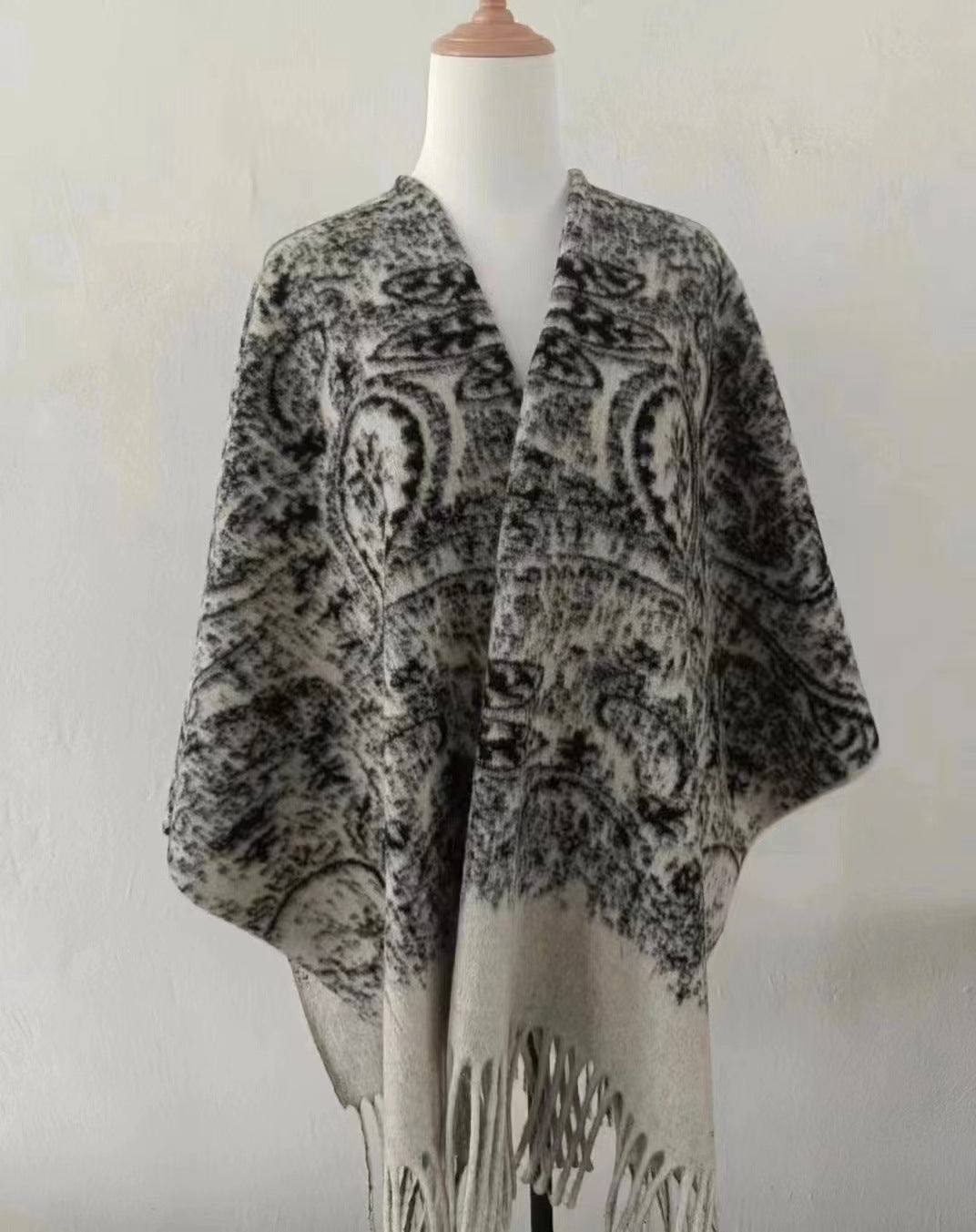 Autumn and winter Internet celebrities new plaid shawl with temperament fringed shawl cape cape retro scarf coat women