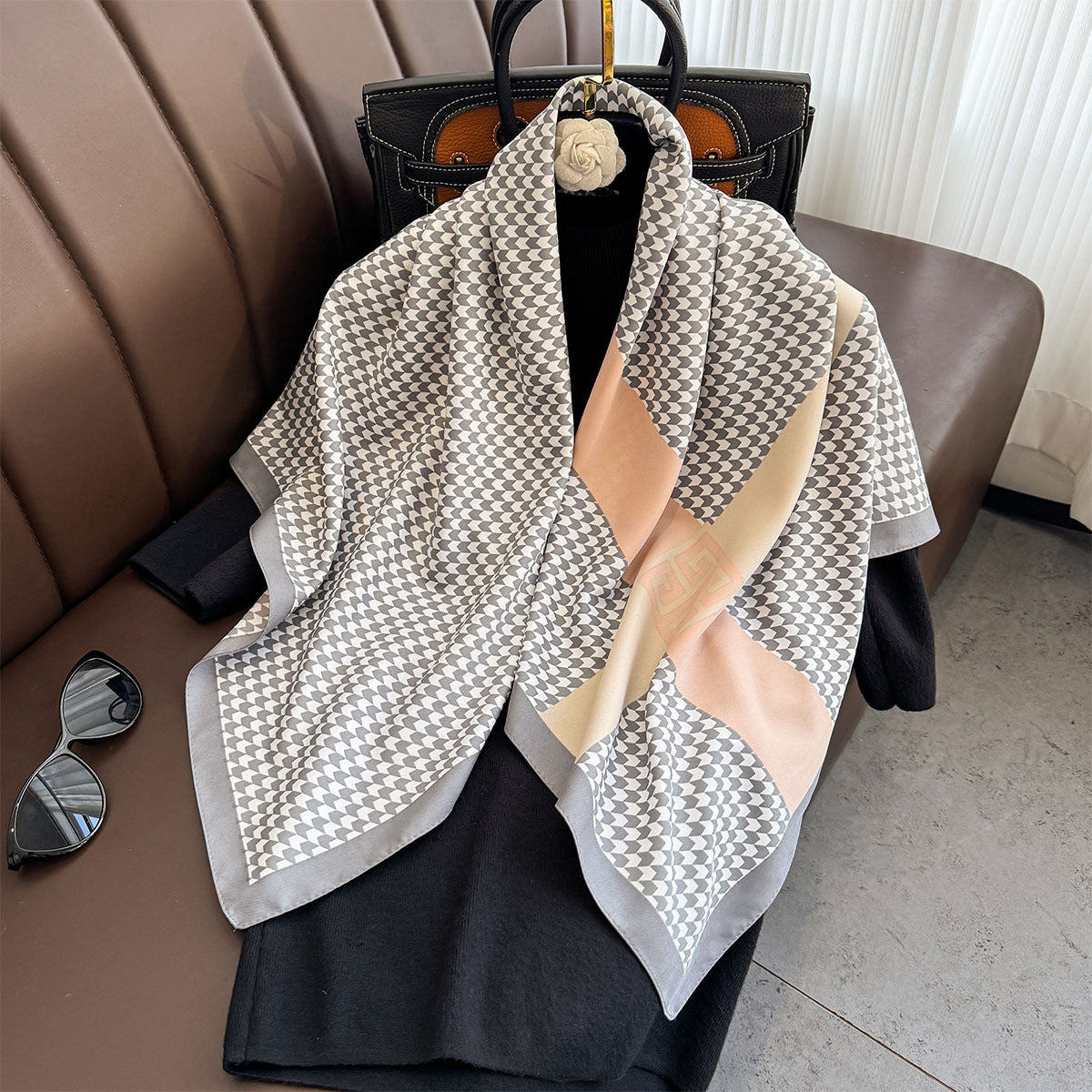 Korean version of the new Qiandongge versatile 90 square scarves, foreign style versatile temperament age-reducing silk scarves, sun protection cardigan, neck protection tide