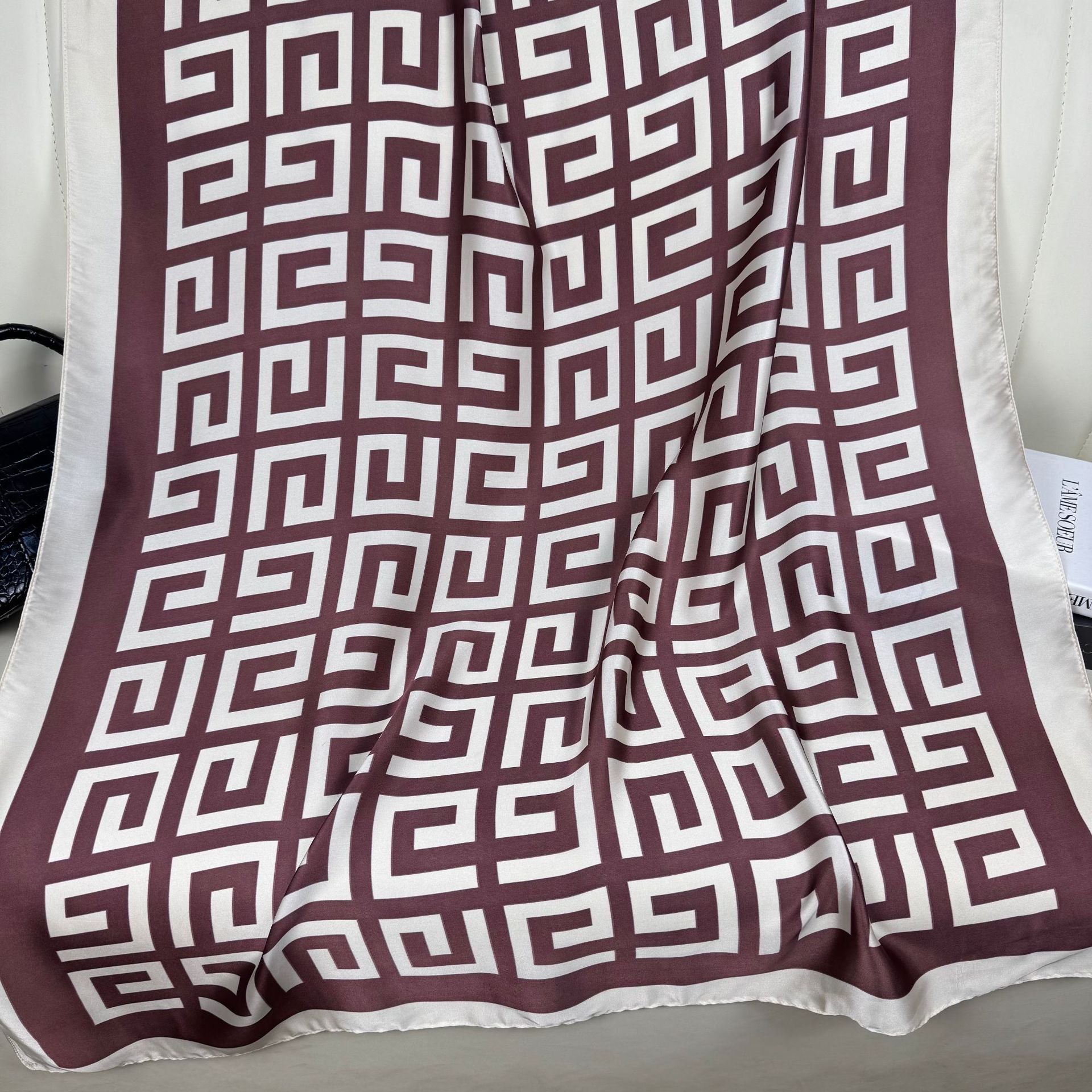 Spring and summer Korean version of simple and versatile back glyph geometry, beautiful brocade long silk scarf, elegant temperament with sunscreen shawl