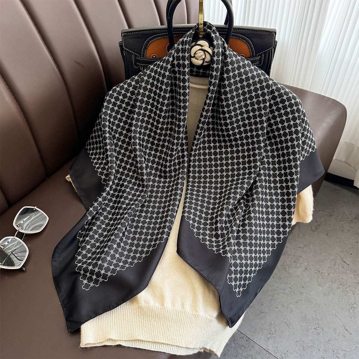 Spring and summer new light luxury temperament commuting large square scarf women's fashion versatile professional decoration scarf air-conditioned room shawl
